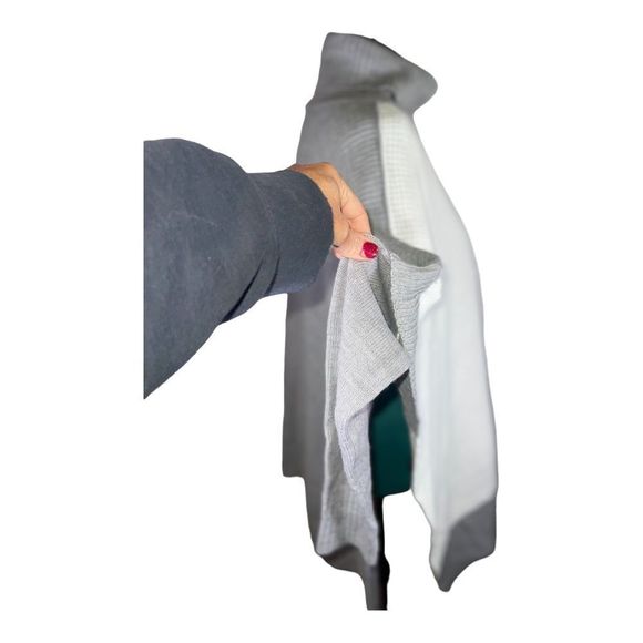 LA CLASSE COUTURE Kiara Poncho Size M/L - Picture 10 of 16